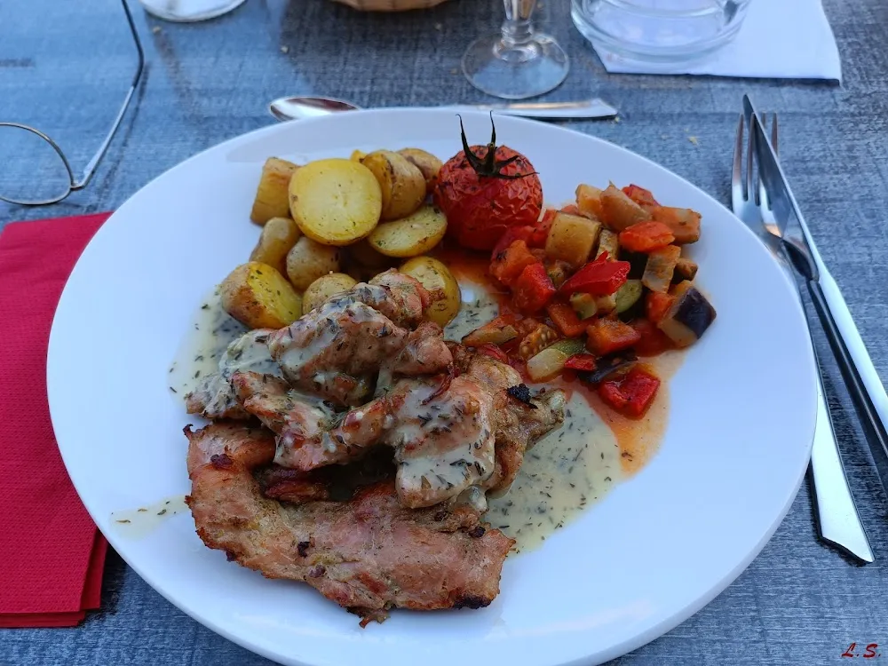 Escalope Sauce Forestière Pdt Grenaille Et Jardinière de Légumes